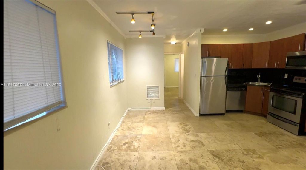 Photo of 1856 NE 46th St #F8, Fort Lauderdale, FL 33308 (MLS # A11917597)