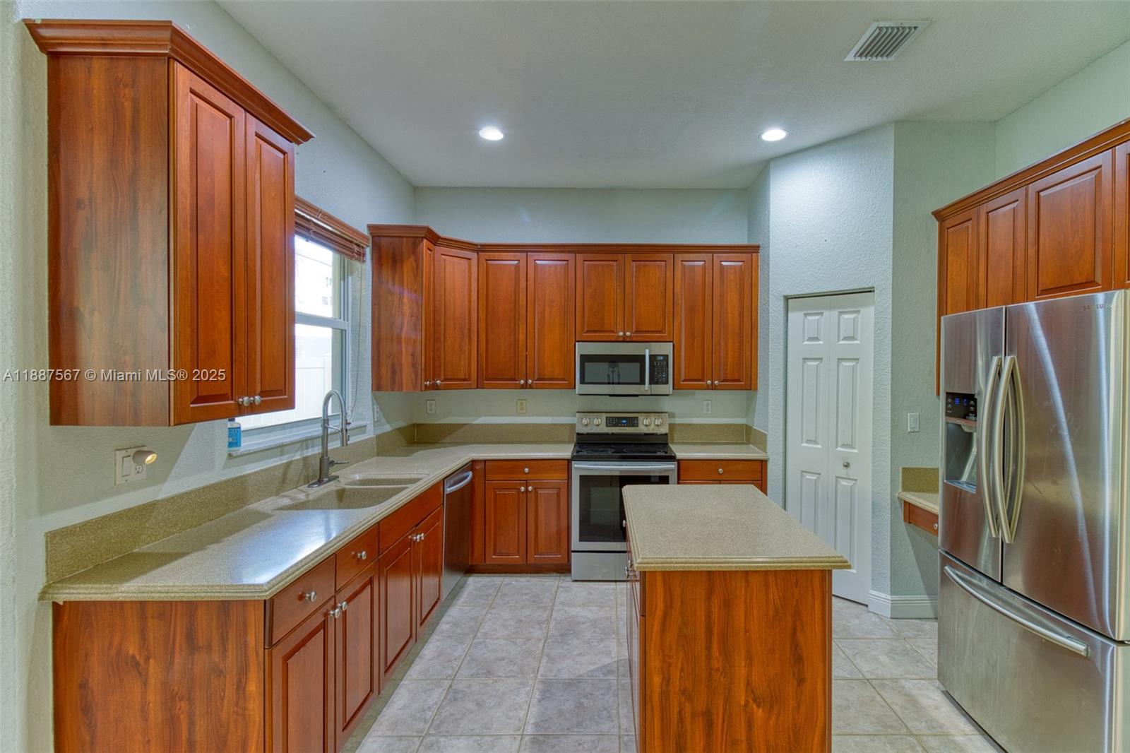 MAPLE RIDGE - Residential Lease