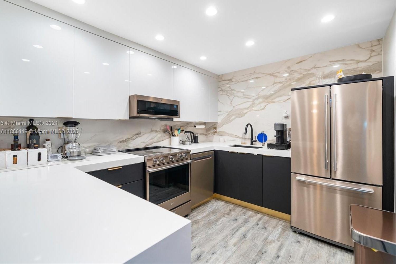 2301 Collins Ave 306