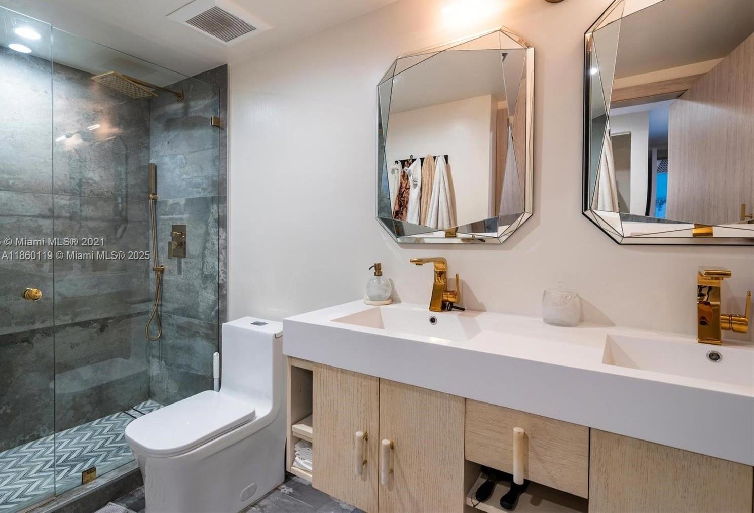 RONEY PALACE CONDO - Residential Lease