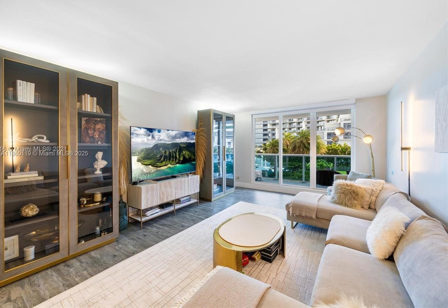 2301 Collins Ave 306