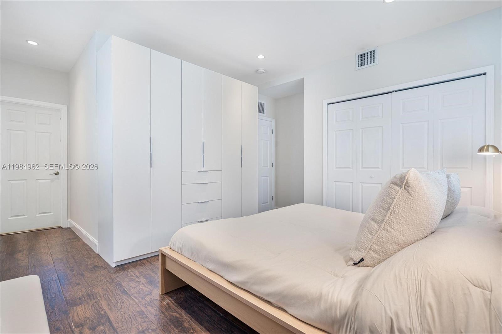 STUARTS SUB - Residential Lease