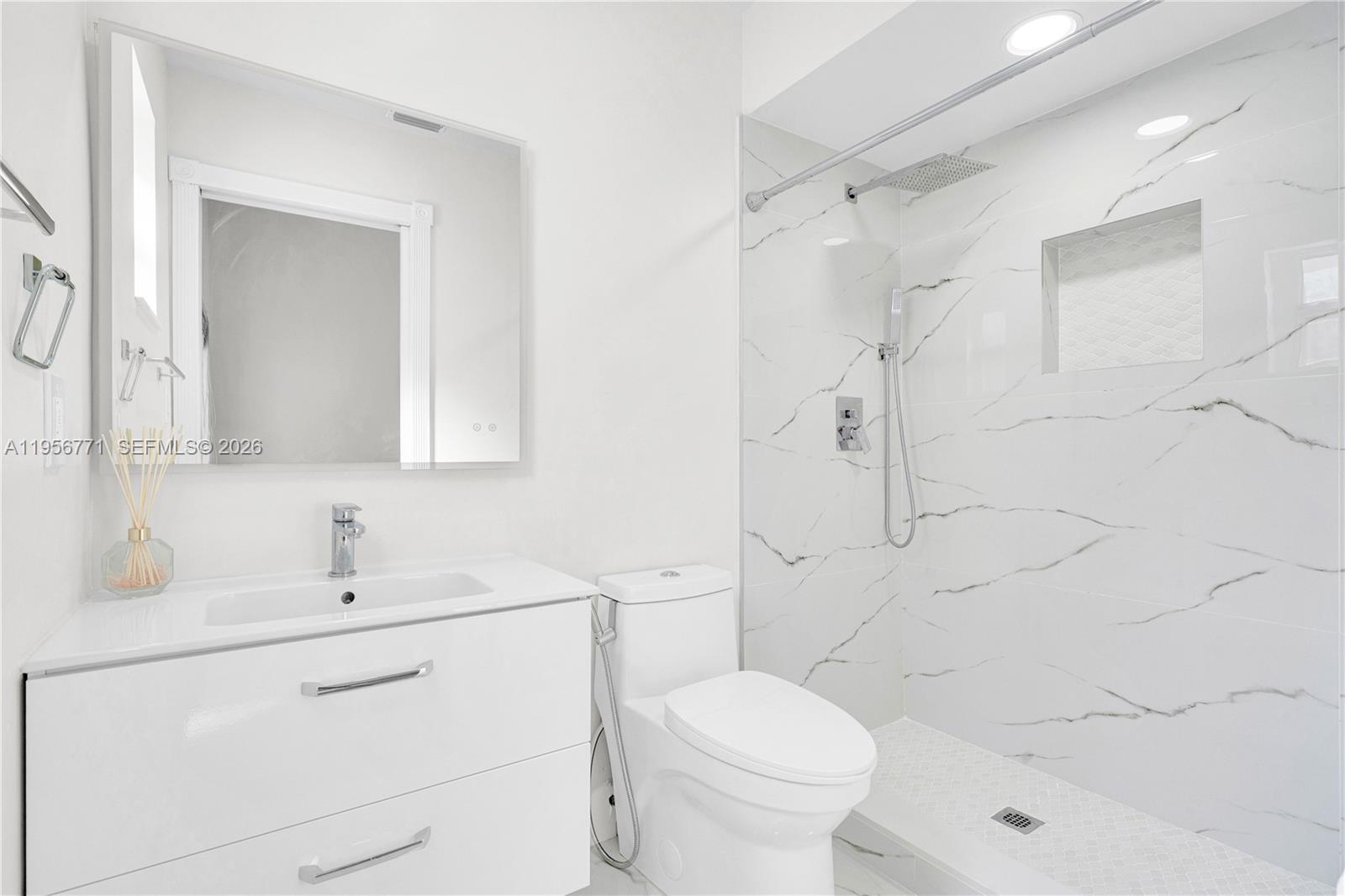 LAKES BY THE BAY SEC 6 - Residential Lease