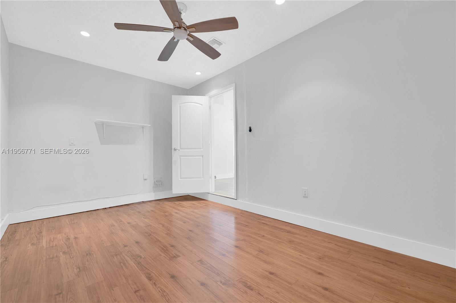 LAKES BY THE BAY SEC 6 - Residential Lease