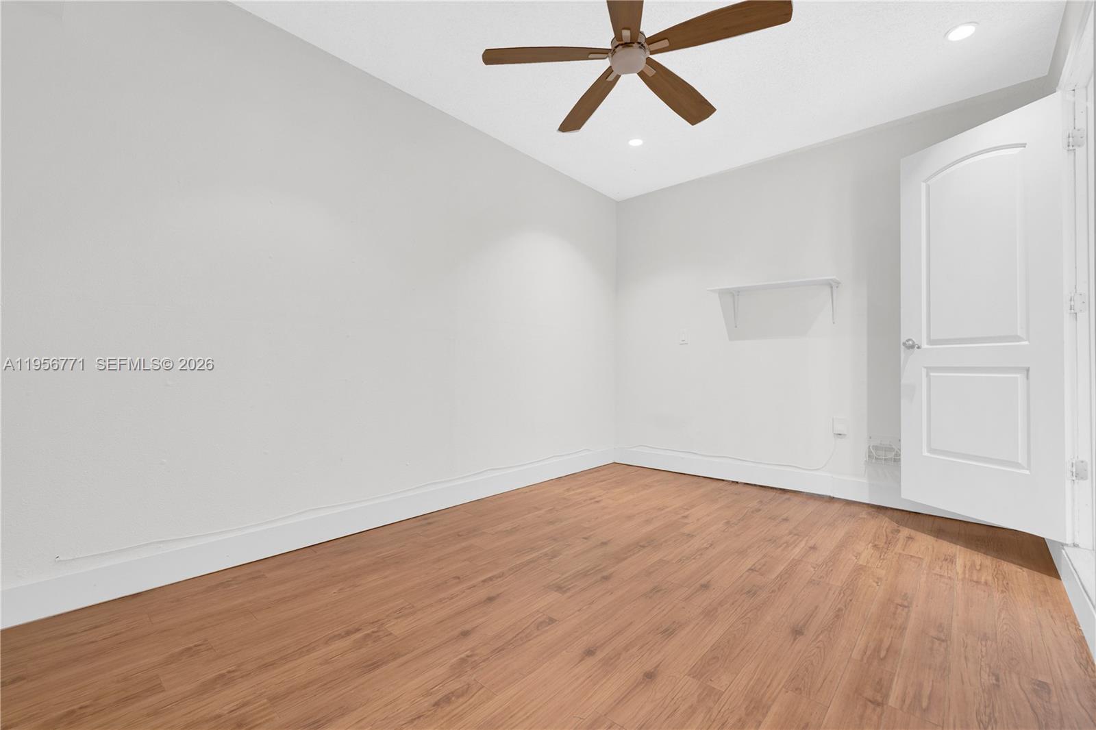 LAKES BY THE BAY SEC 6 - Residential Lease