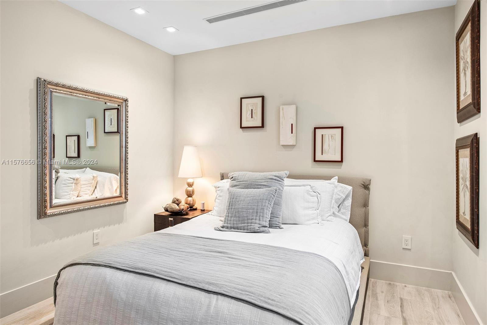 HARDING GROVE OAK - Residential