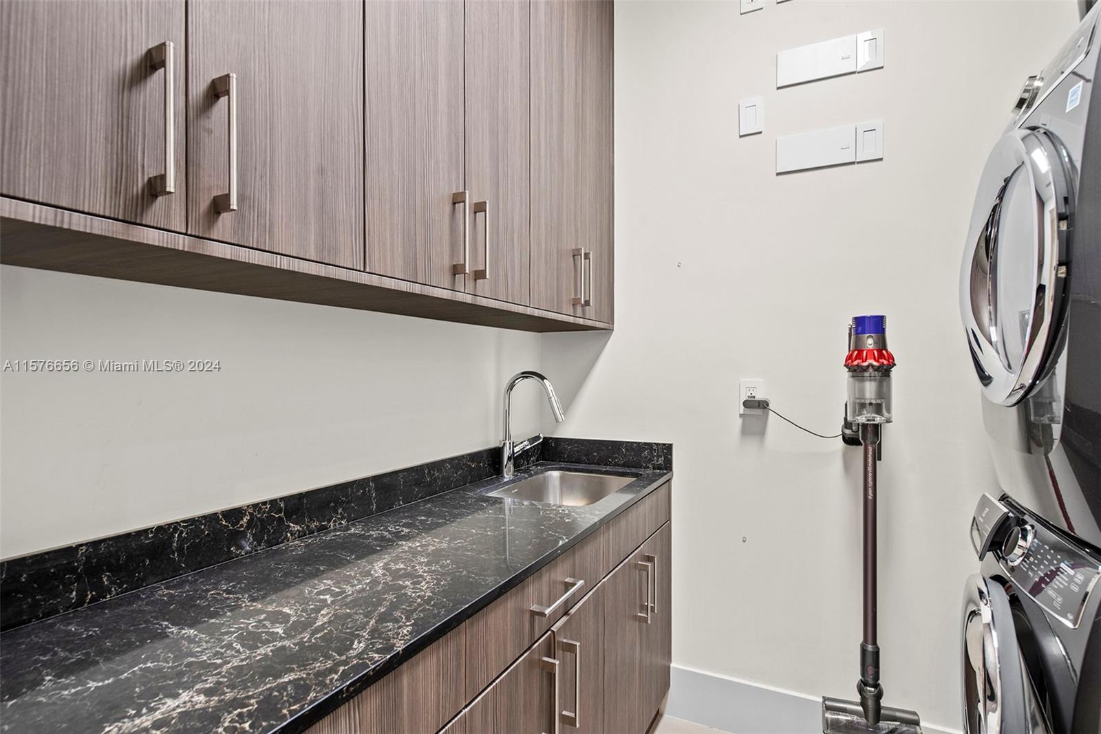 HARDING GROVE OAK - Residential