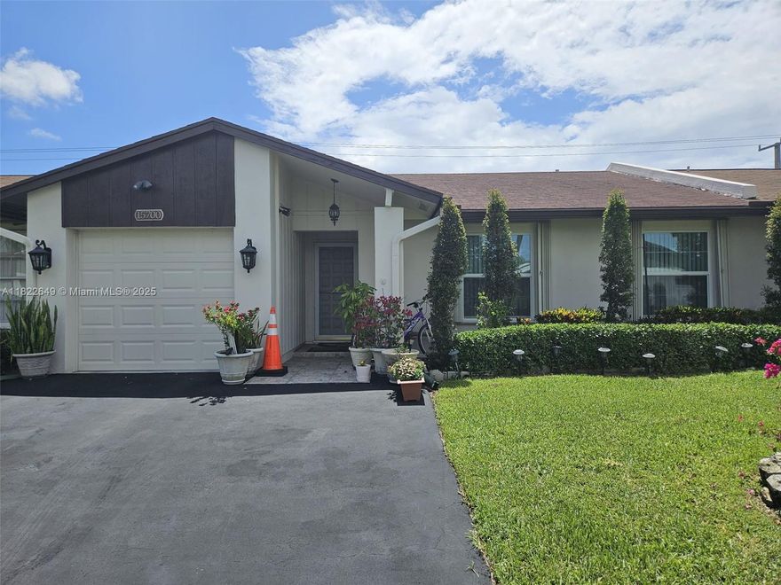 Your Search Is Over!
Discover this charming villa now available for rent in the prestigious Las Verdes community of Delray Beach. This spacious home features 3 bedrooms, 2 bathrooms, and an open layout with plenty of living space. Enjoy a large kitchen with granite countertops, stainless steel appliances, and ample room to cook and entertain.
Additional highlights include a 1-car garage and parking for 2–3 more cars in the driveway, plus a beautiful backyard with a gazebo—perfect for relaxing or hosting guests.
Las Verdes offers resort-style amenities including a pool, fitness center, tennis, and pickleball courts.
Experience the best of Florida living—schedule a visit today!