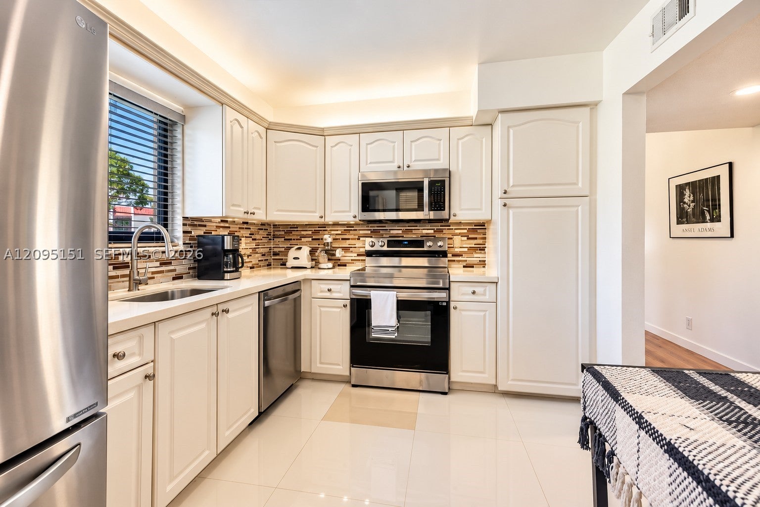 16273 Laurel Dr 7
