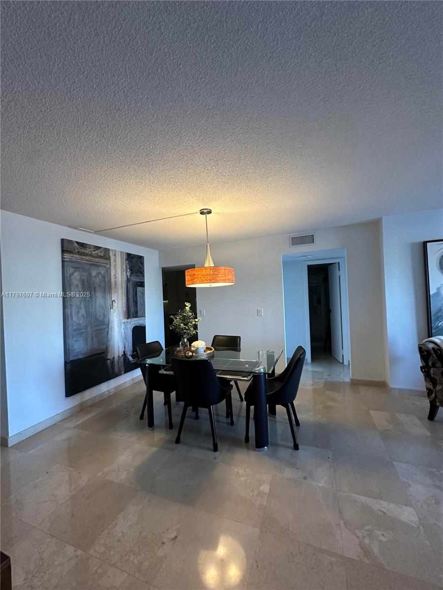 ALLINGTON TOWERS SOUTH - Residential Lease