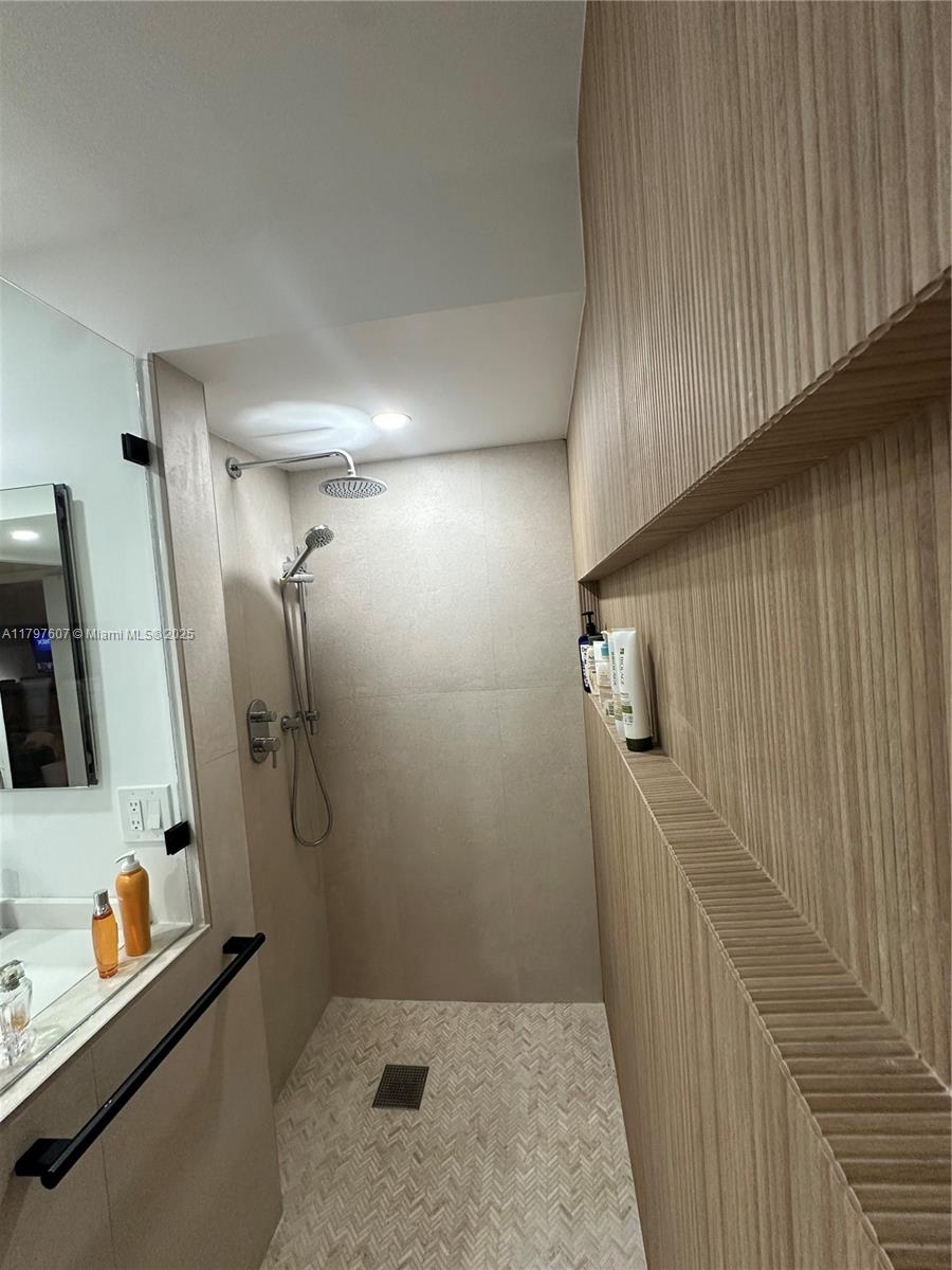 ALLINGTON TOWERS SOUTH - Residential Lease