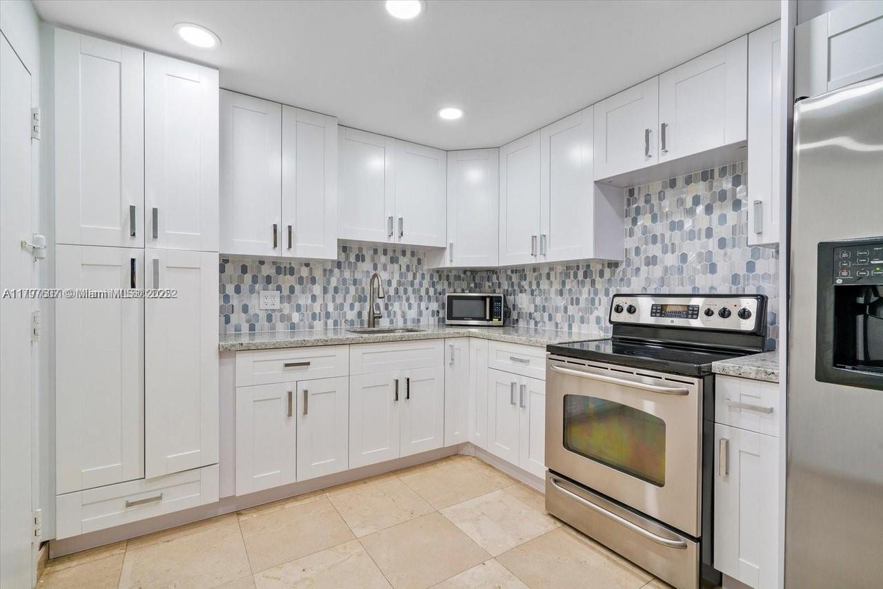 ALLINGTON TOWERS SOUTH - Residential Lease