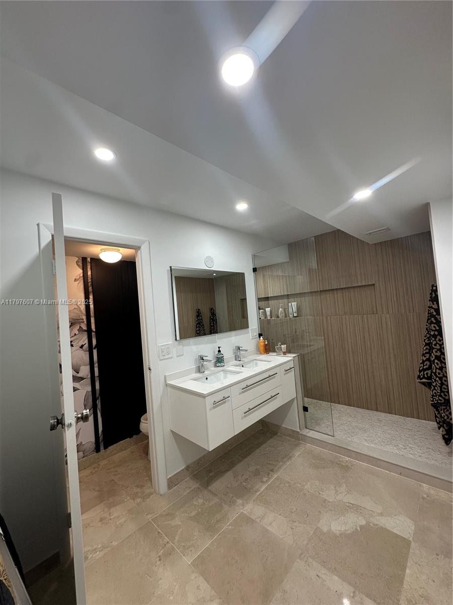 ALLINGTON TOWERS SOUTH - Residential Lease