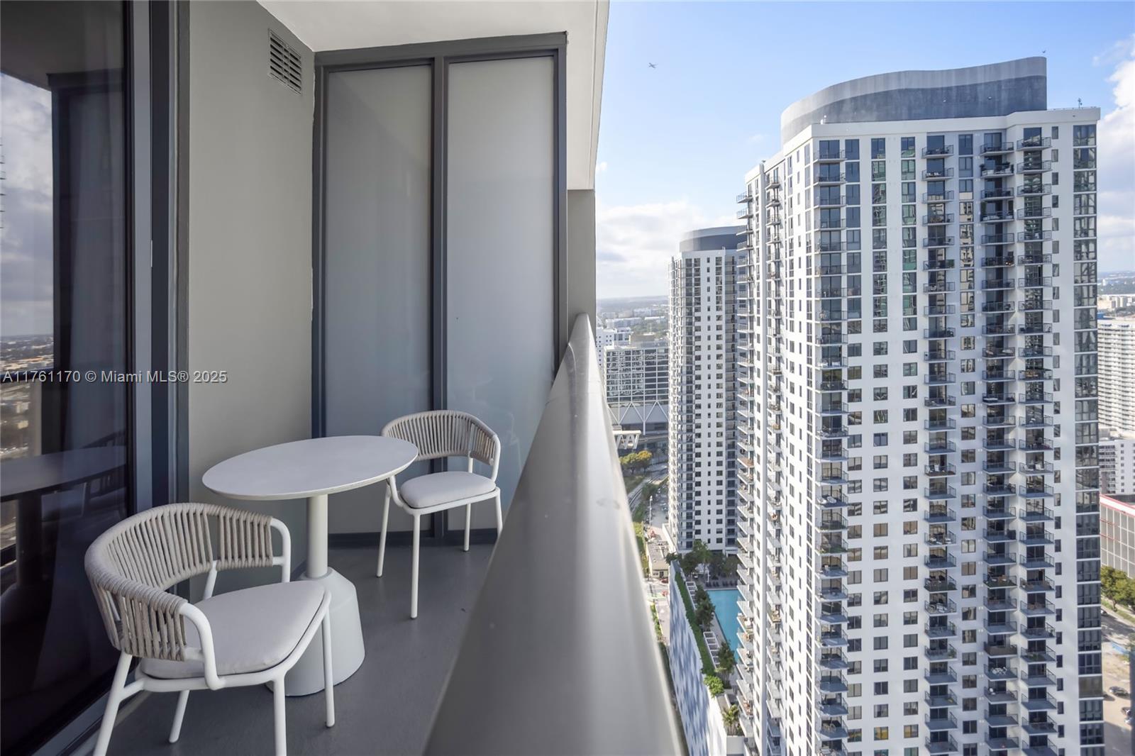 601 NE 1st Av 3401