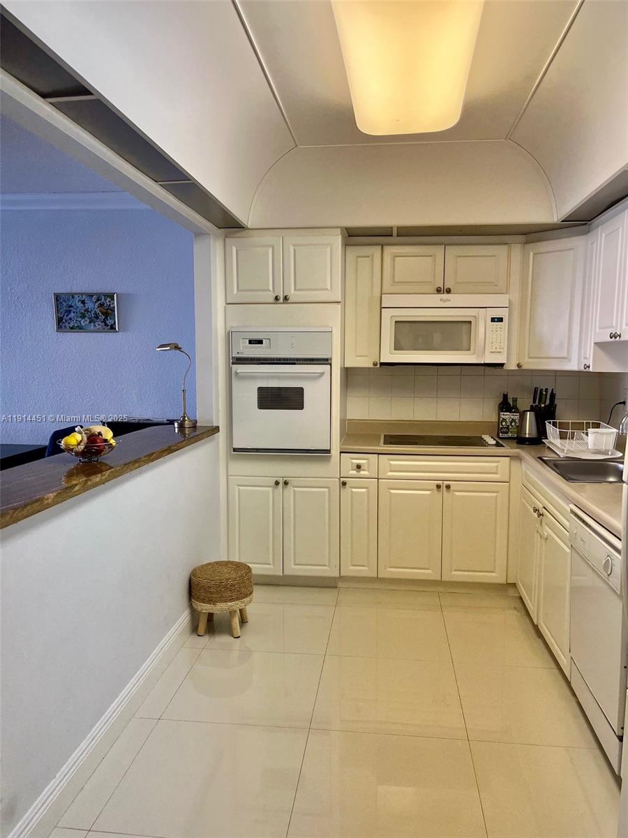 OCEANVIEW BUILDING A COND - Residential Lease