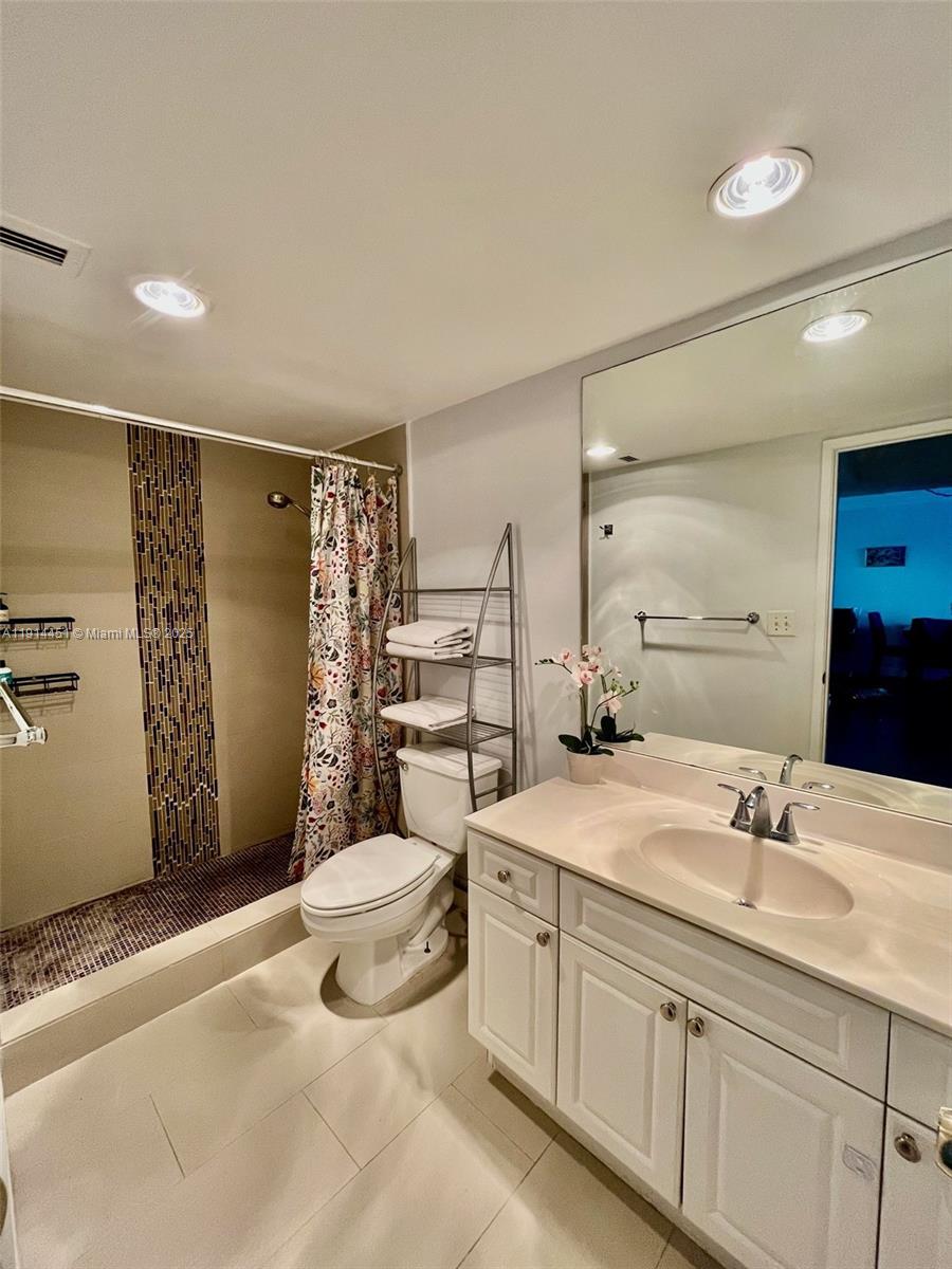 OCEANVIEW BUILDING A COND - Residential Lease