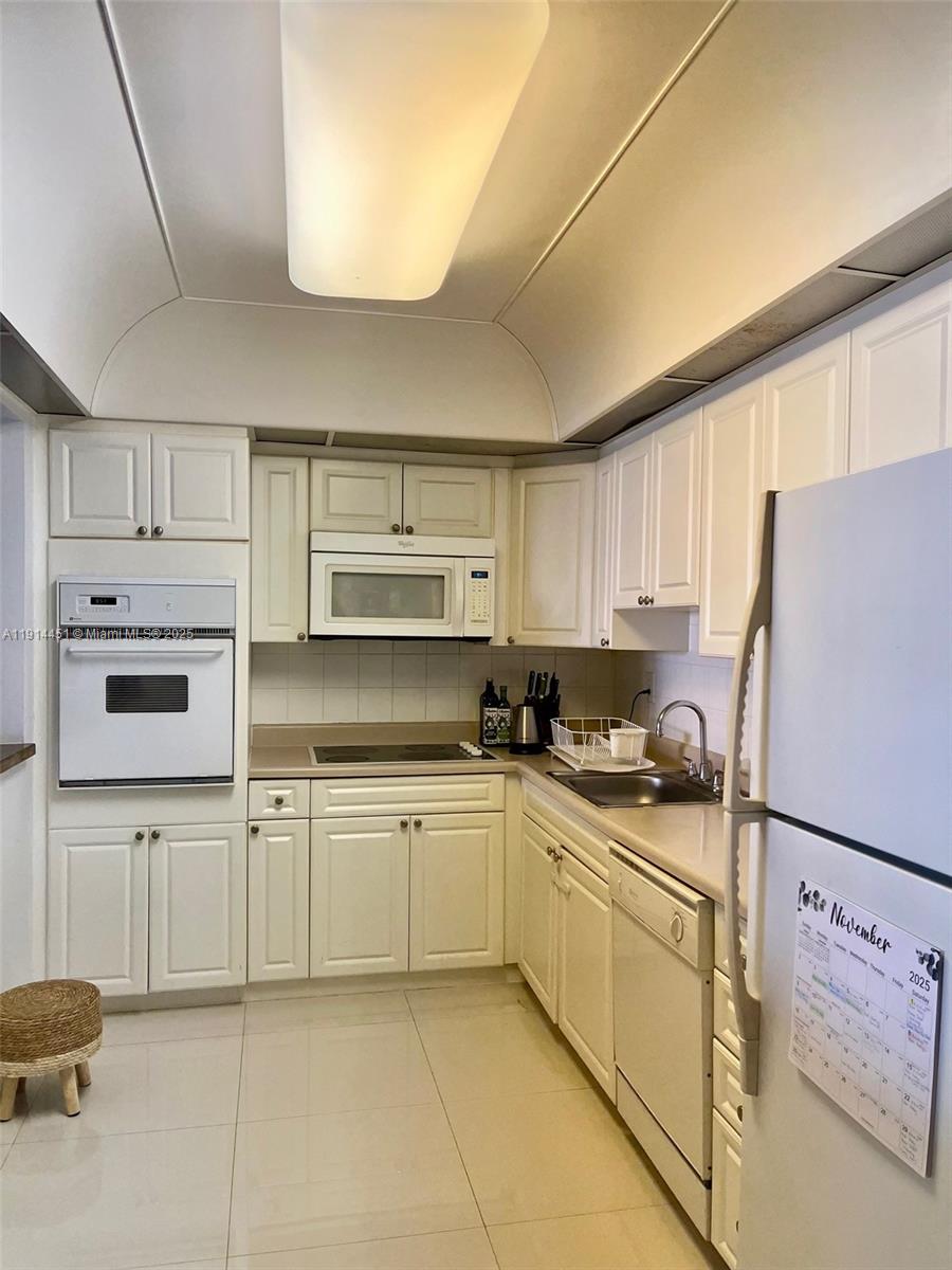 OCEANVIEW BUILDING A COND - Residential Lease