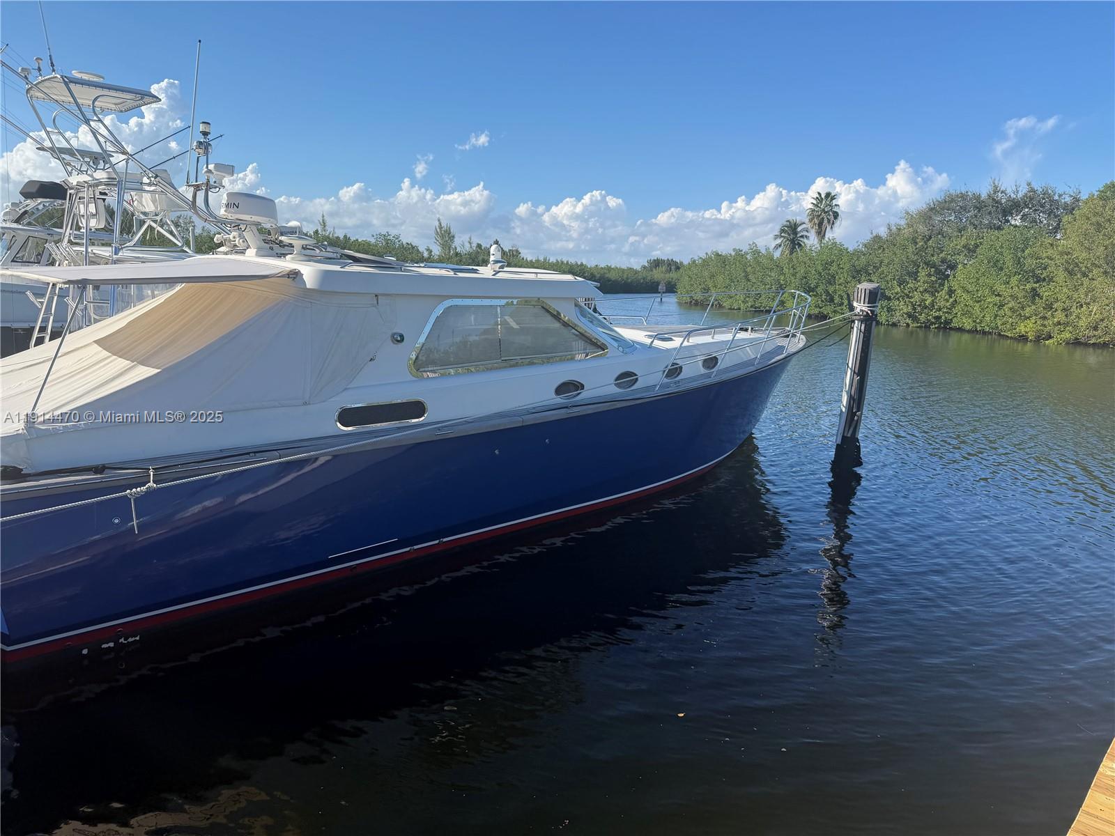 ROYAL HRB YACHT CL MARINA - Land