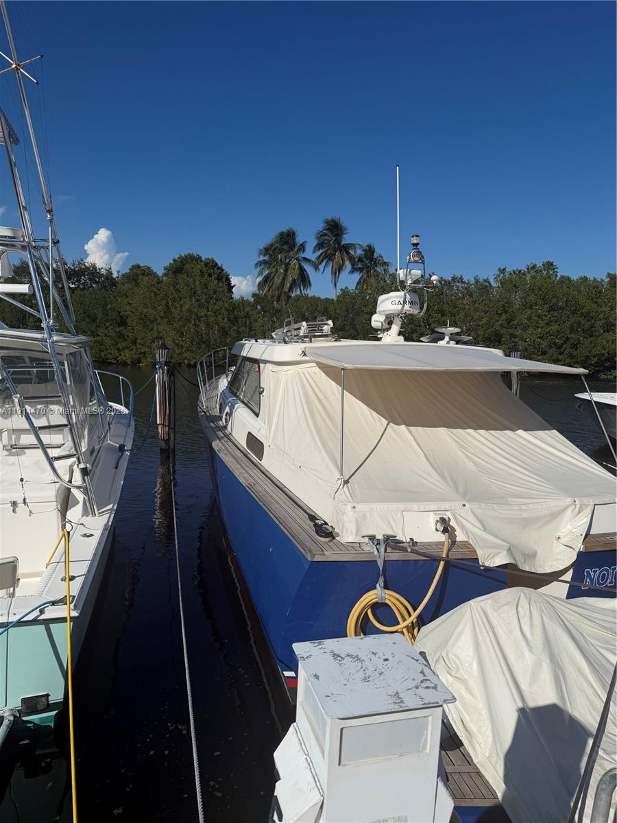 ROYAL HRB YACHT CL MARINA - Land