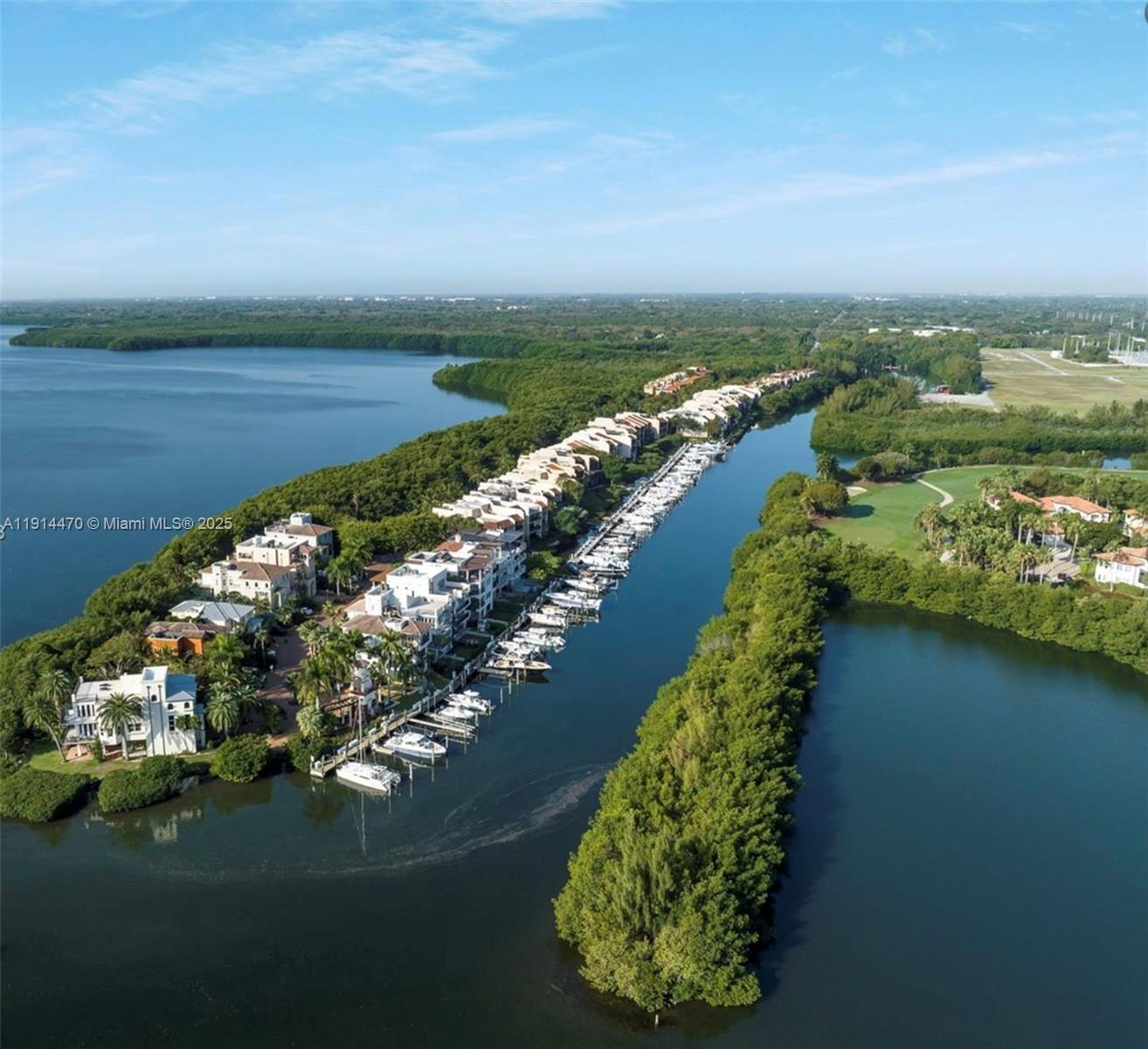 ROYAL HRB YACHT CL MARINA - Land