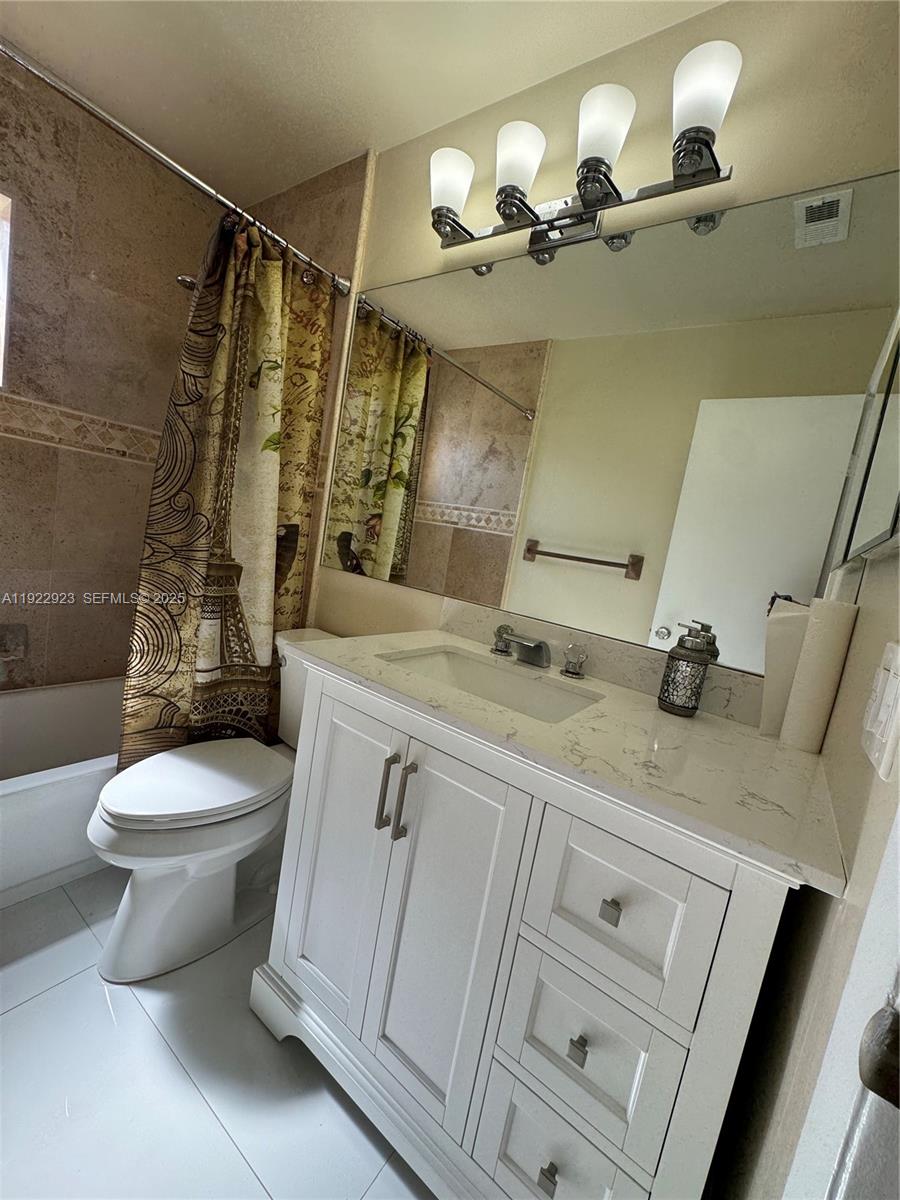 KARANDA VILLAGE V-B CONDO - Residential