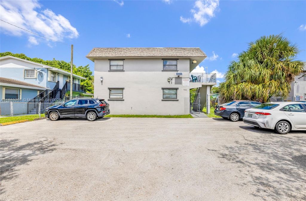 Photo of 7311 NW 37th St, Davie, FL 33024 (MLS # A11883251)