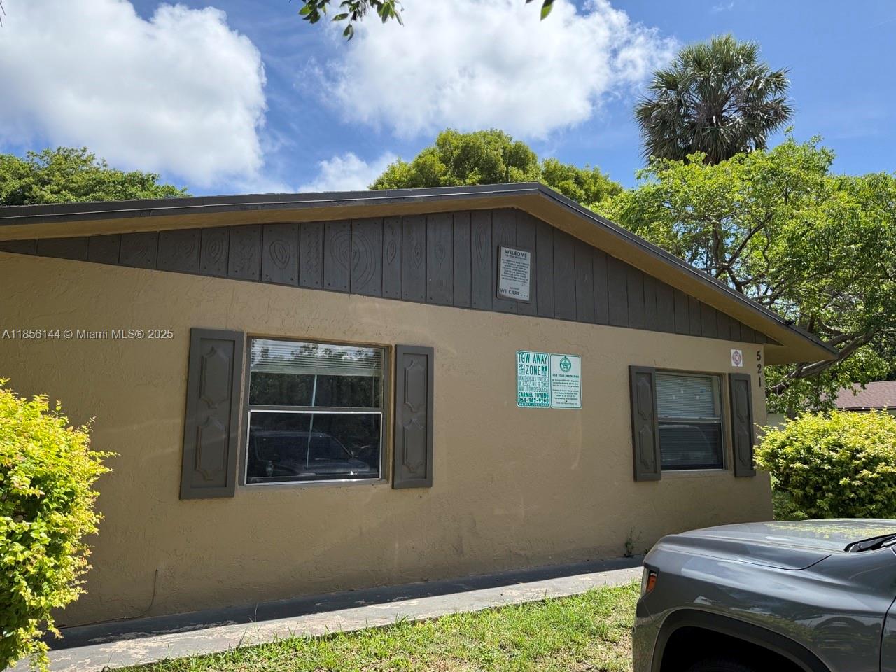 Amazing quadplex rental opportunity available. Tenants are on month to month terms please make appointment for any showings. no low ball offers.