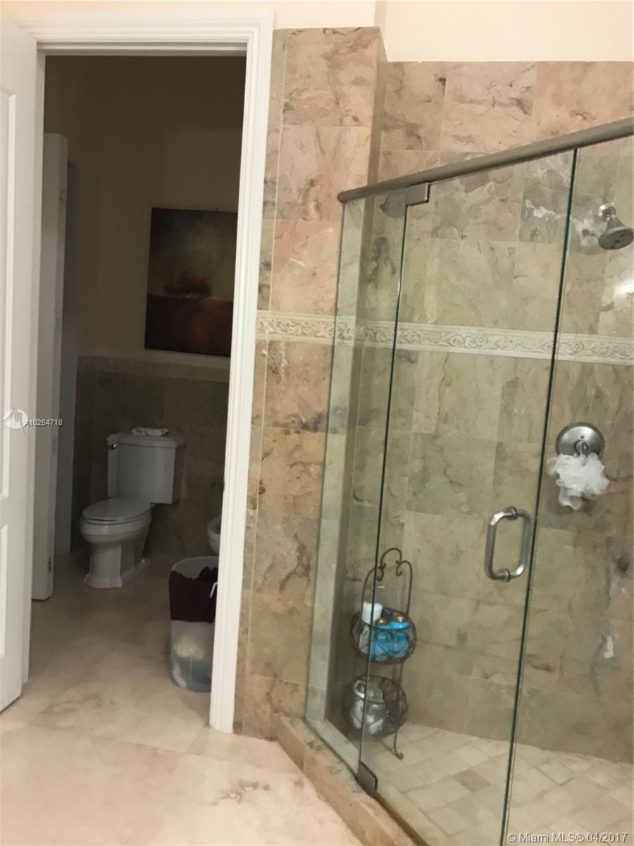 PINEWOOD GROVE - Residential