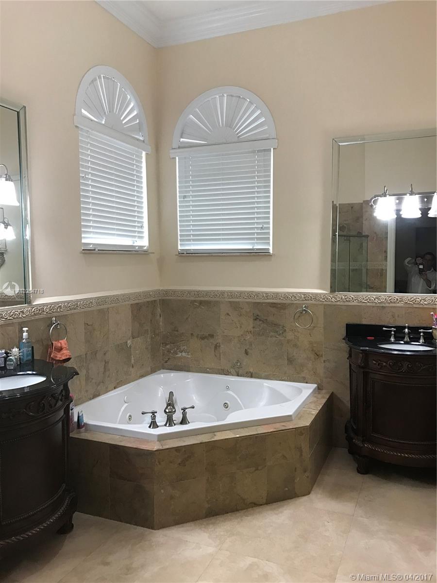 PINEWOOD GROVE - Residential