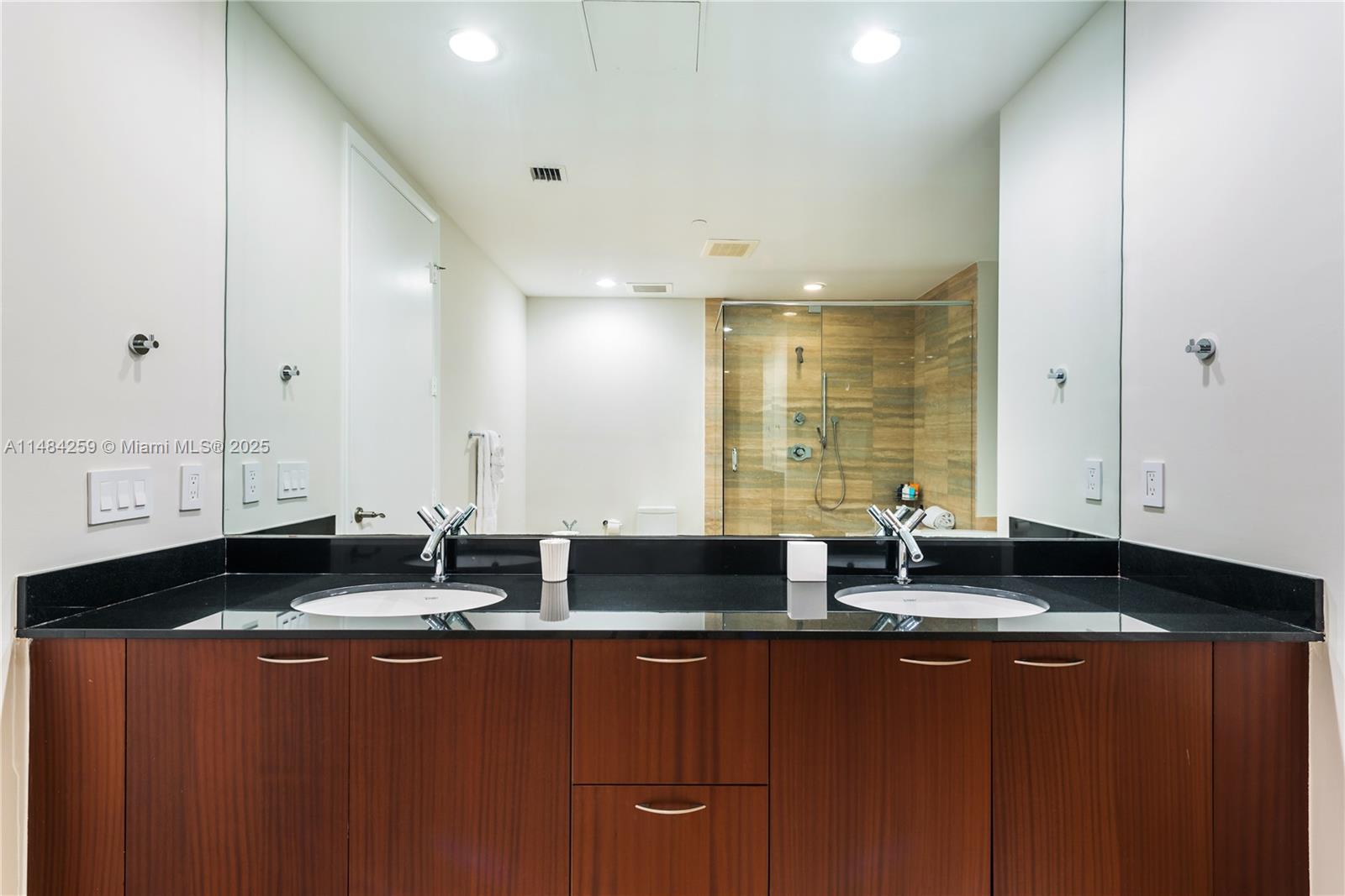 TDR TOWER III CONDO - Residential Lease