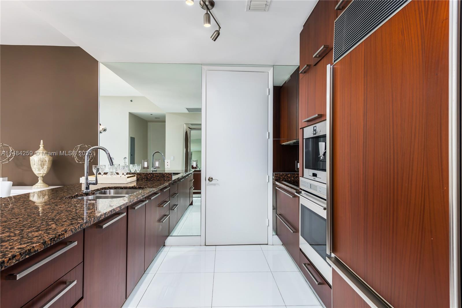 TDR TOWER III CONDO - Residential Lease