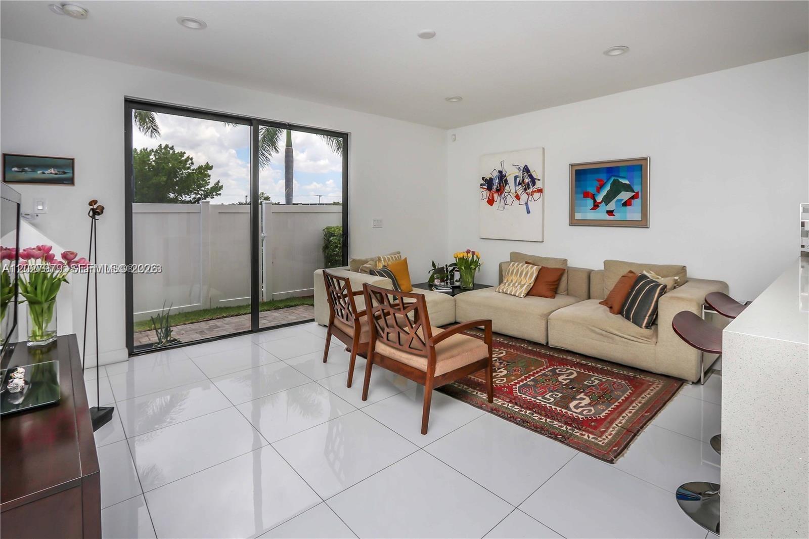 CHAMPION LAKES - Residential