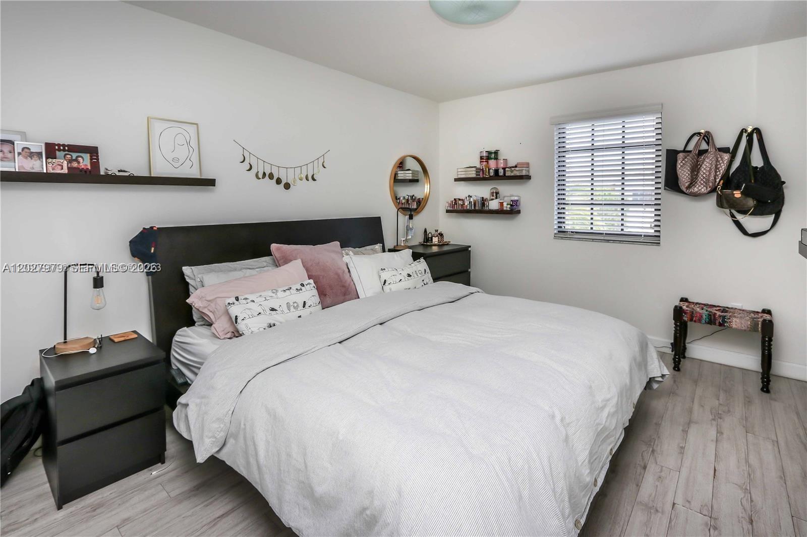 CHAMPION LAKES - Residential