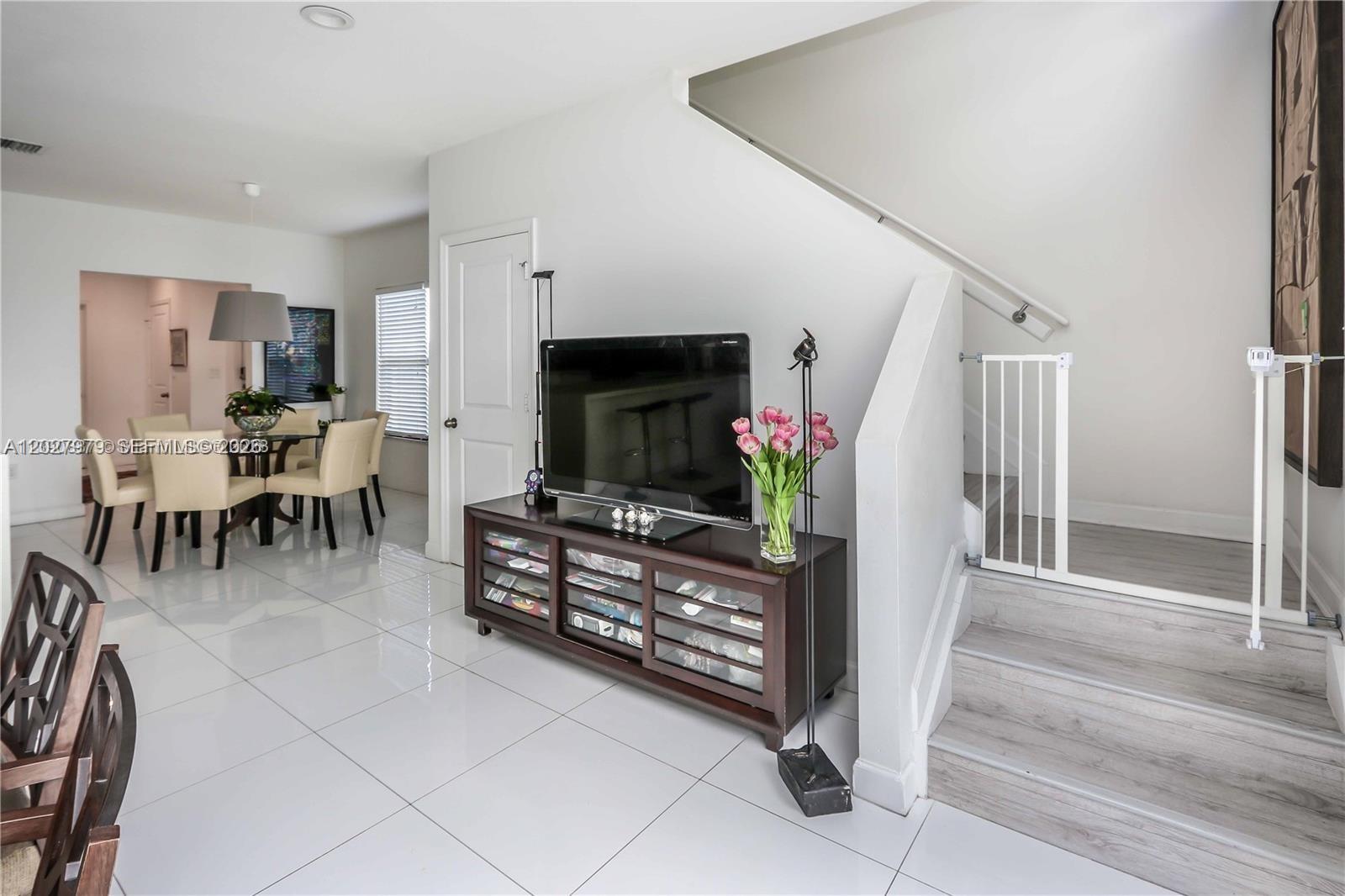 CHAMPION LAKES - Residential
