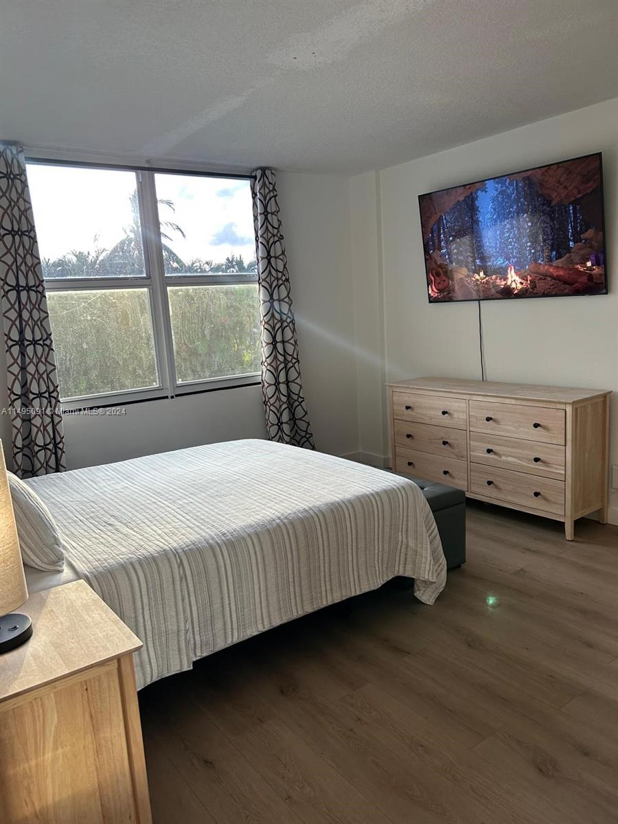 ROYAL PARK CONDO - Residential