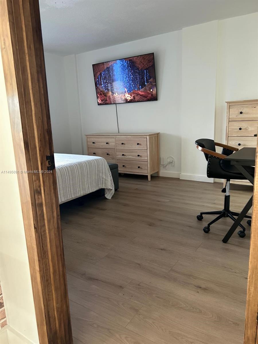 ROYAL PARK CONDO - Residential