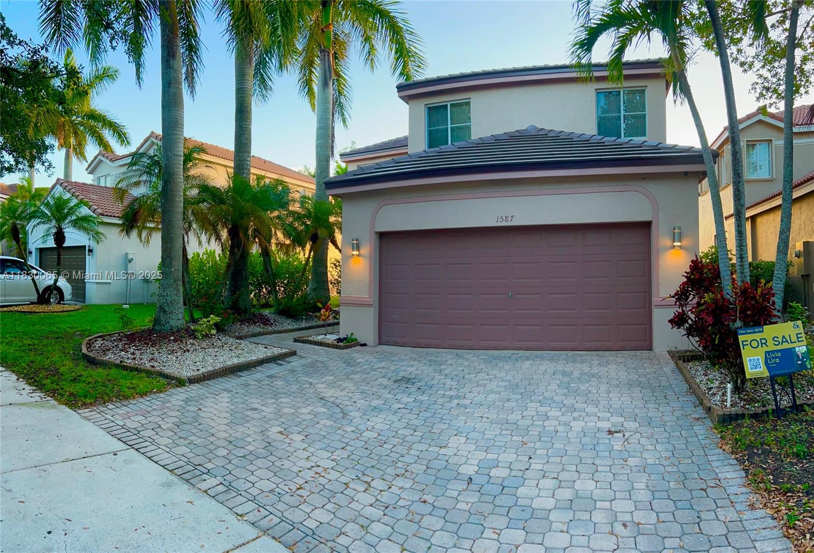1587 Winterberry Ln
