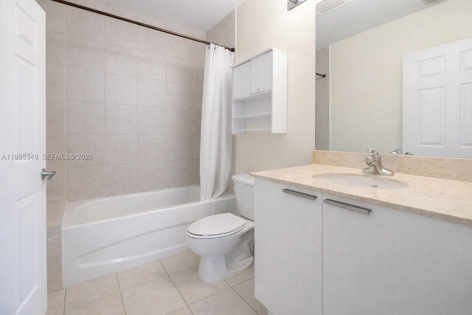 HOLLYWOOD STATION RES CON - Residential