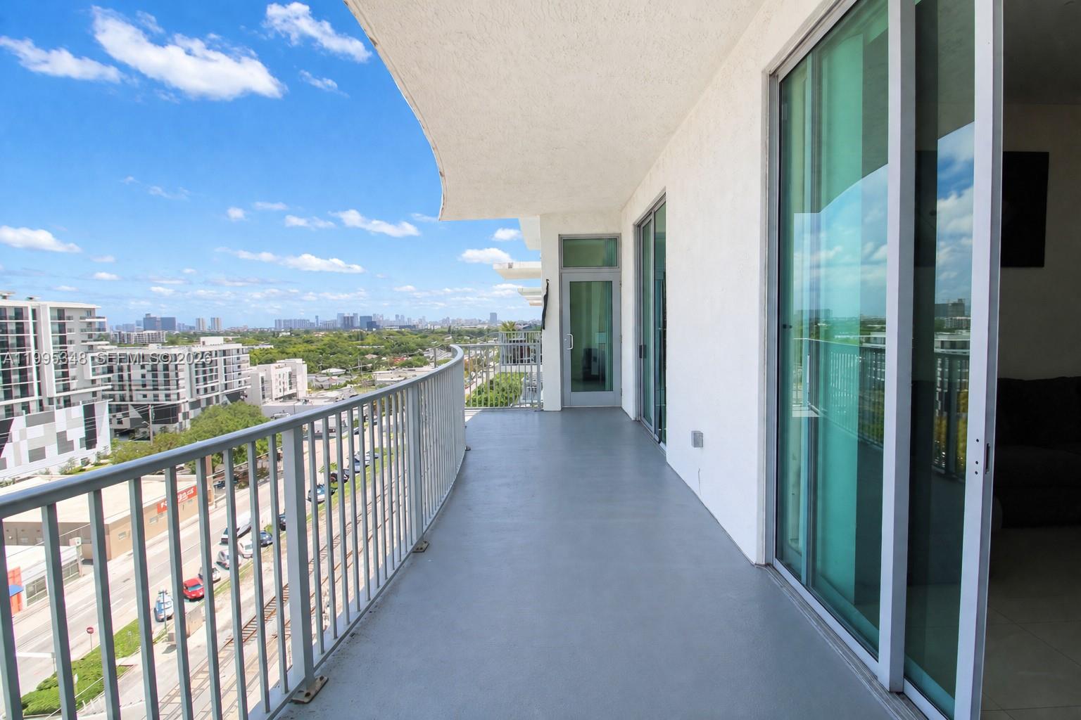 HOLLYWOOD STATION RES CON - Residential