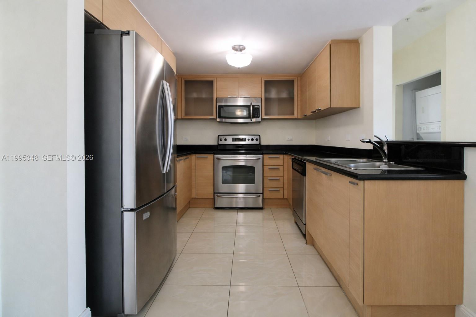 HOLLYWOOD STATION RES CON - Residential