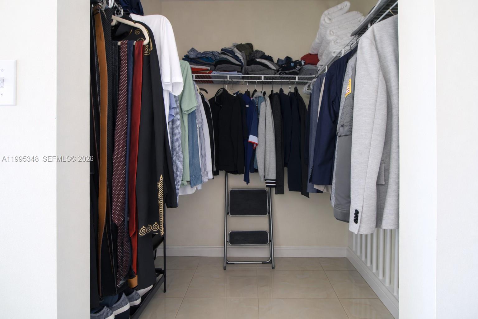 HOLLYWOOD STATION RES CON - Residential