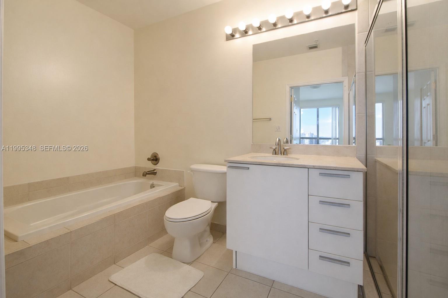 HOLLYWOOD STATION RES CON - Residential