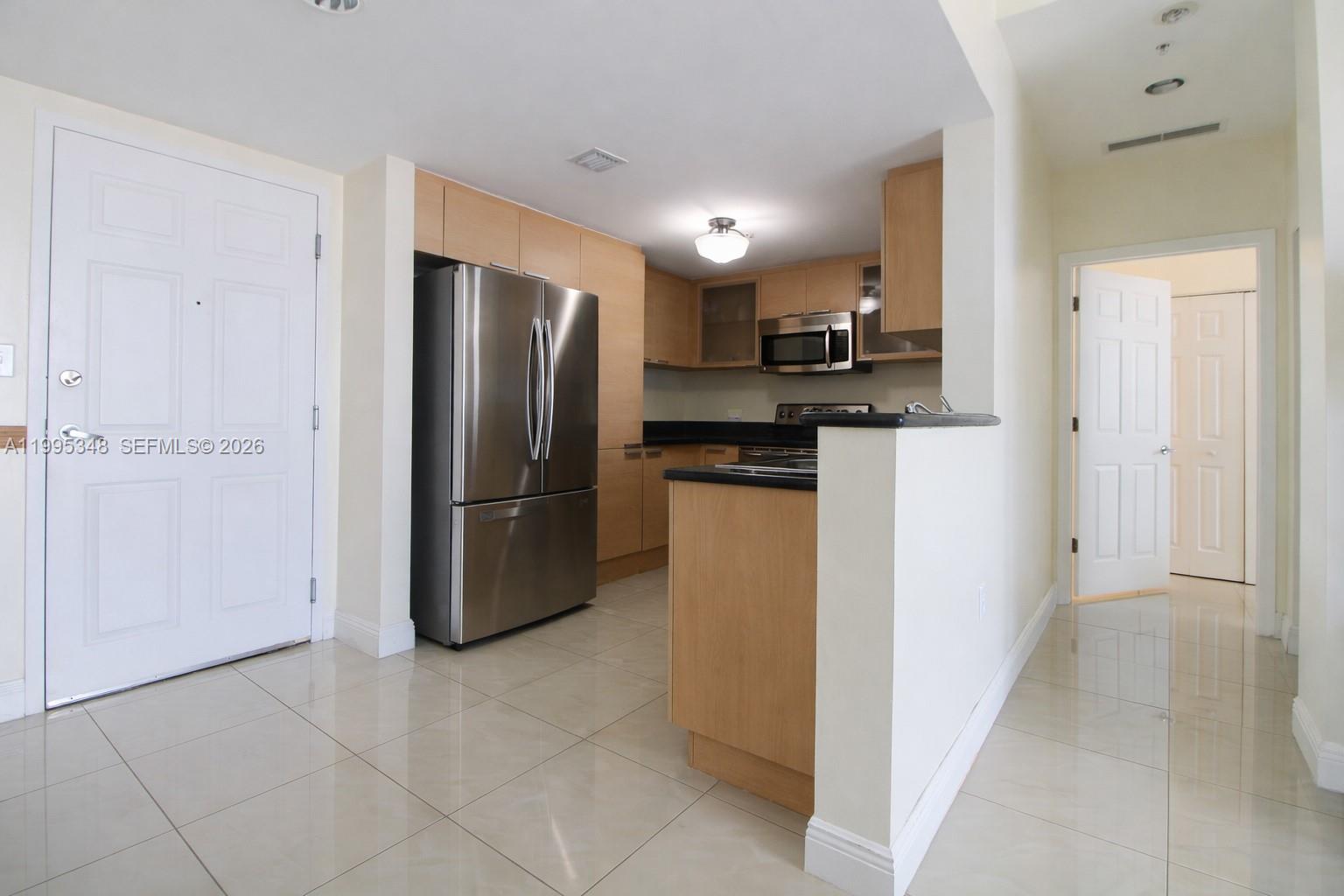 HOLLYWOOD STATION RES CON - Residential