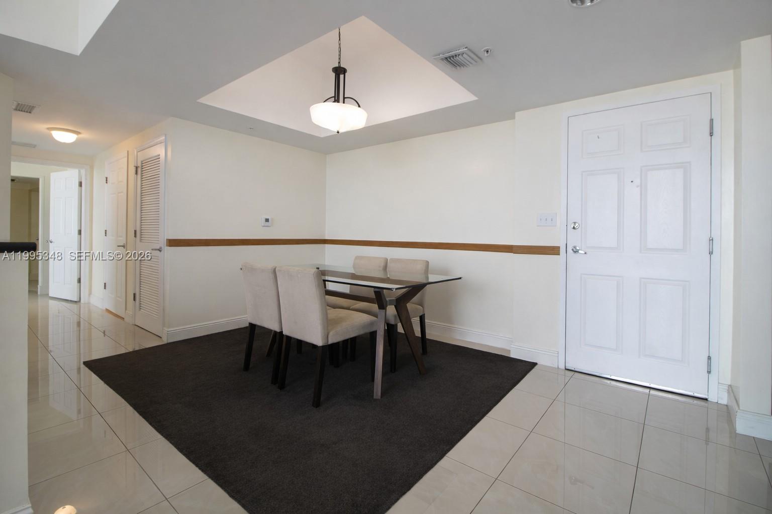 HOLLYWOOD STATION RES CON - Residential