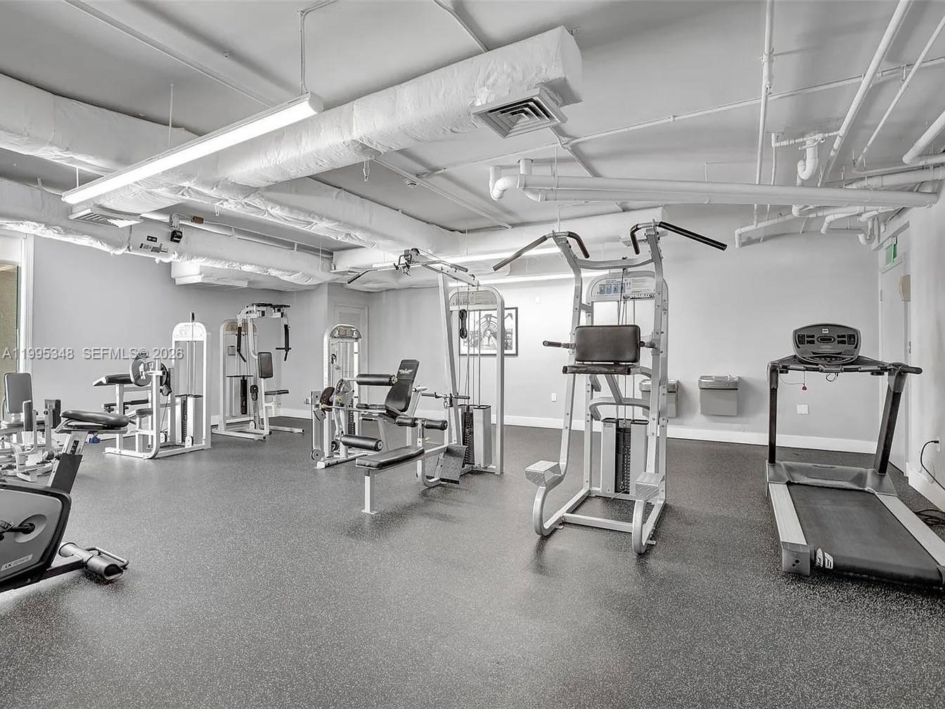 HOLLYWOOD STATION RES CON - Residential