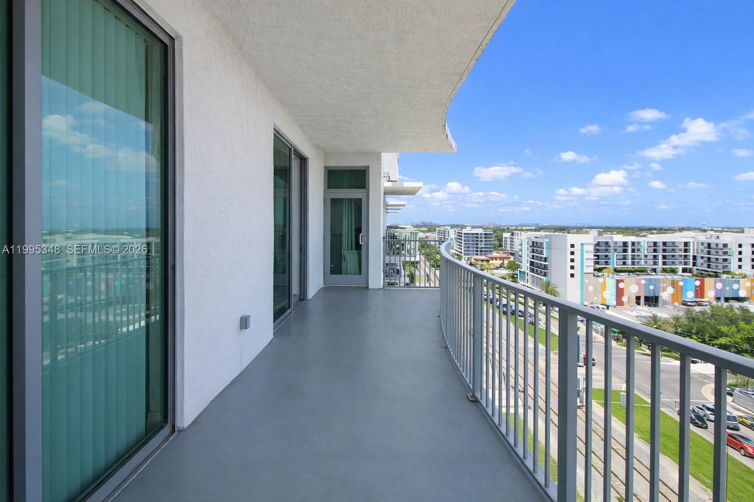 HOLLYWOOD STATION RES CON - Residential