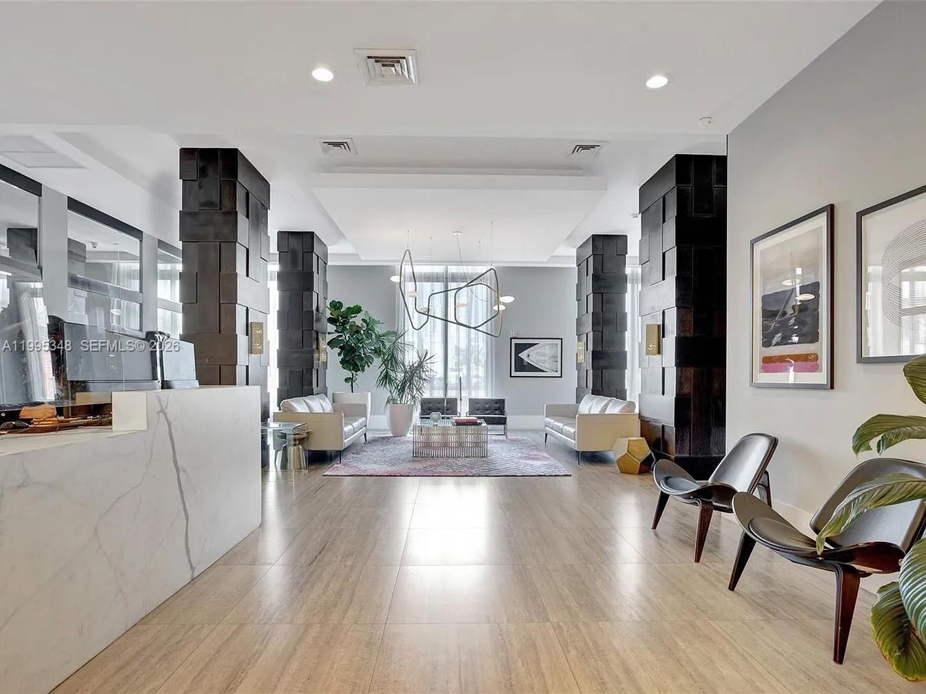 HOLLYWOOD STATION RES CON - Residential