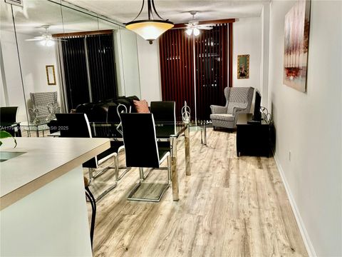 185 SE 14th Ter 1812 Miami FL 33131