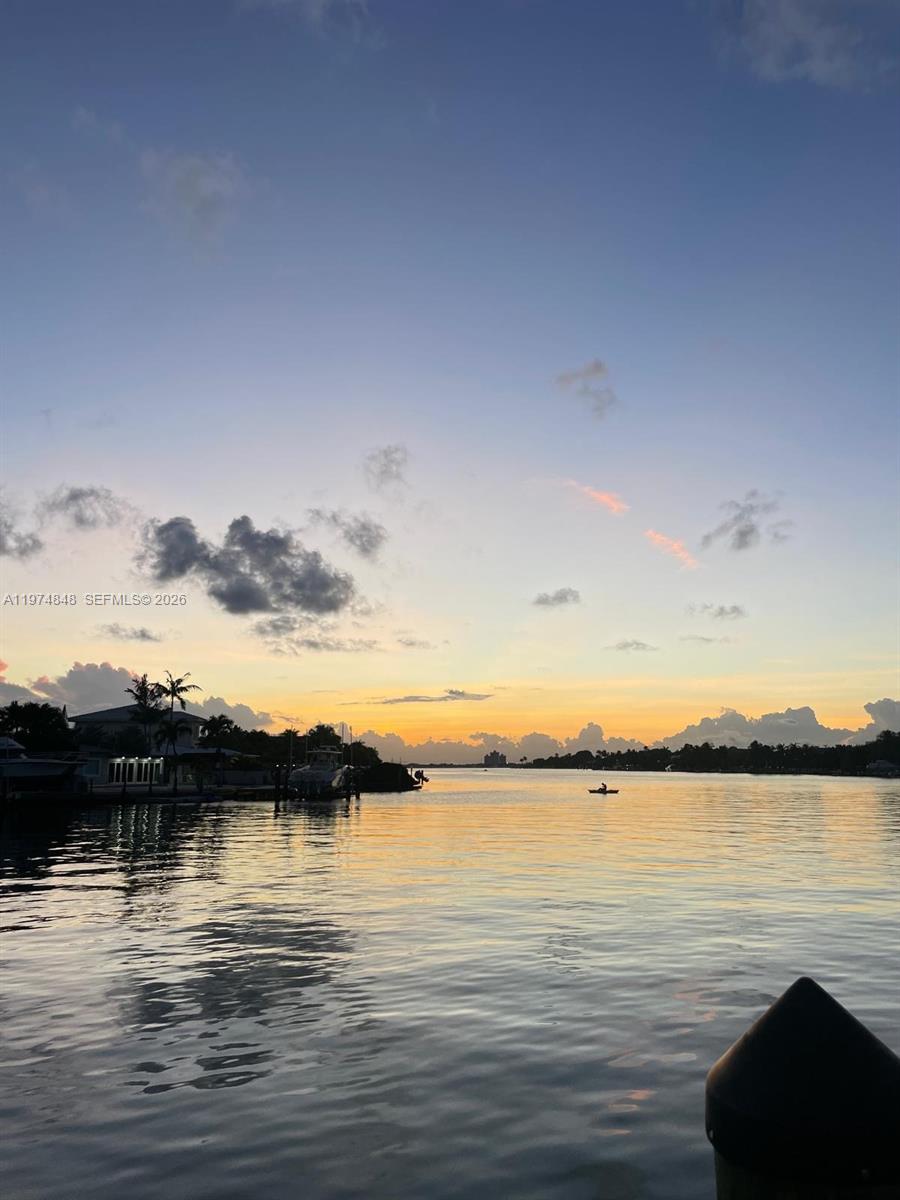 8600 Byron Ave 8600-9