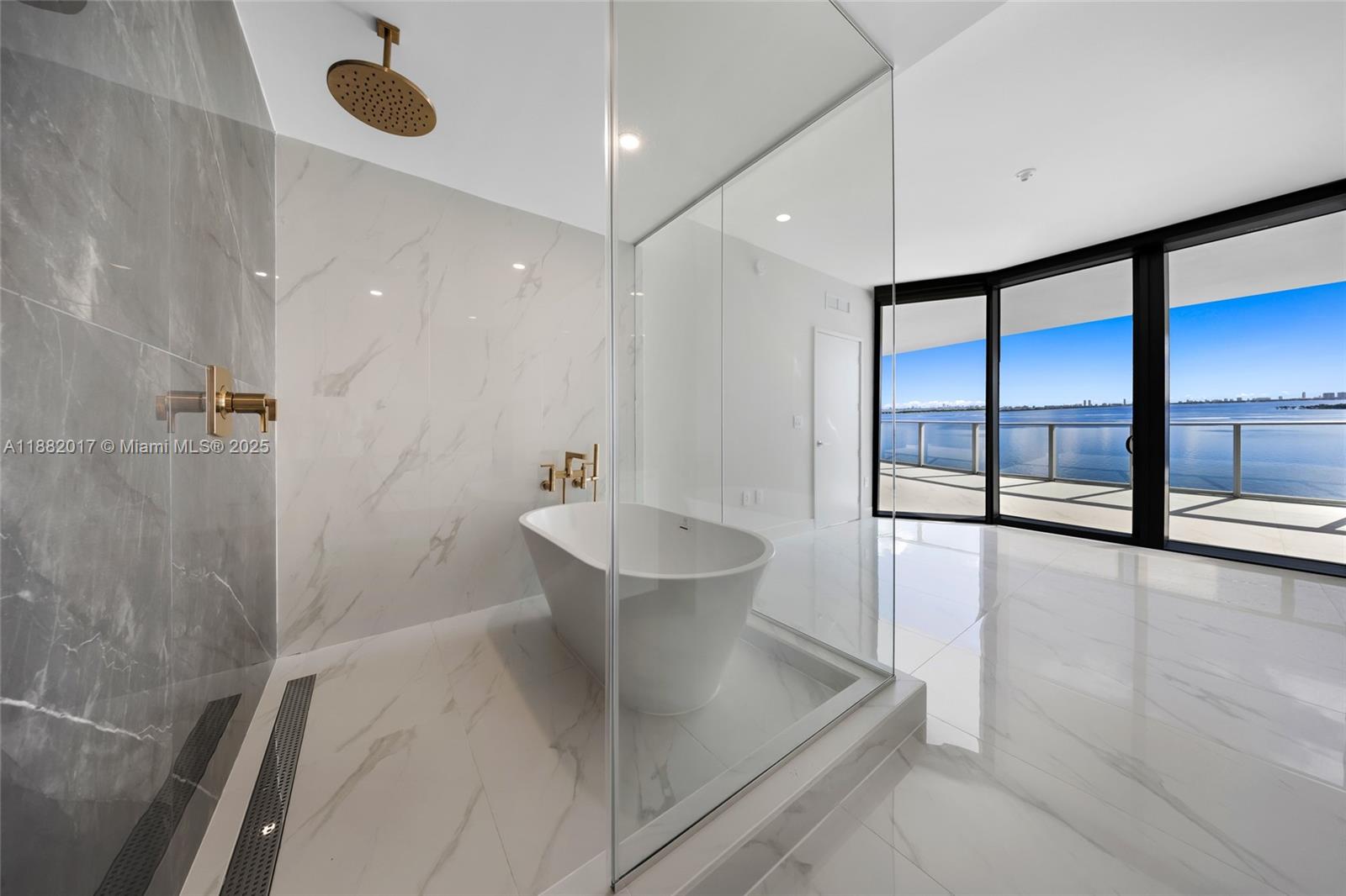 ARIA RESERVE - Residential Lease